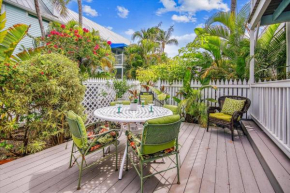 Key West Charming by AvantStay Communal Pool Gated Community Near Fort Zachary Taylor Park Week Long Stays